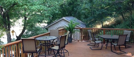 تناول الطعام بالخارج