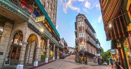 Large Suite, Iconic building! North side downtown