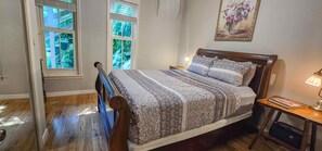 1 dormitorio, tabla de planchar con plancha, wifi y ropa de cama