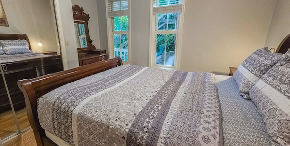 1 bedroom, desk, iron/ironing board, WiFi