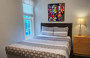 1 habitación, escritorio, tabla de planchar con plancha y wifi 