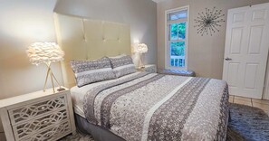 1 slaapkamer, een bureau, een strijkplank/strijkijzer, wifi