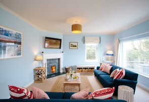 House | Living area | TV, fireplace