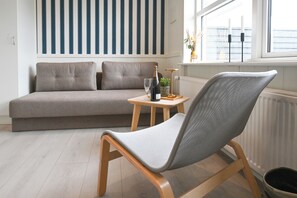 Bureau, espace de travail pour ordinateur portable, Wi-Fi gratuit