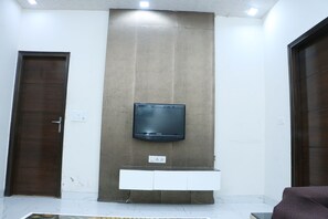 Interior - Private one bedroom apartment- 5 min walk to Rani Bagh market
(Delhi)