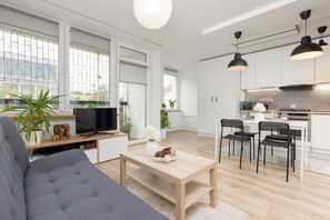 Studio, Balkon | Eigene Küche | Mikrowelle, Kochgeschirr/Geschirr/Besteck