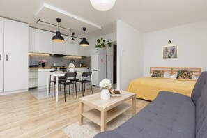 Living room - Studio Avenue Solidarnosci by Renters (Warsaw)
