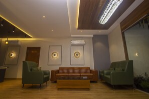 Lobby - Monarch Guestline Magarpatta (Pune)
