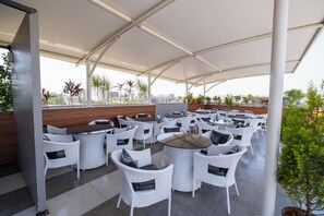 Restaurant - Monarch Guestline Magarpatta (Pune)