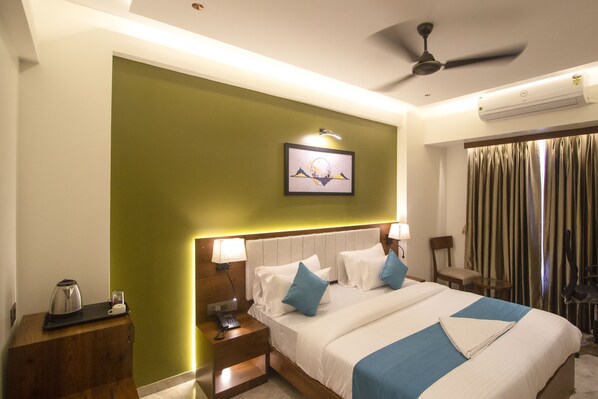 Free WiFi, bed sheets - Monarch Guestline Magarpatta (Pune)