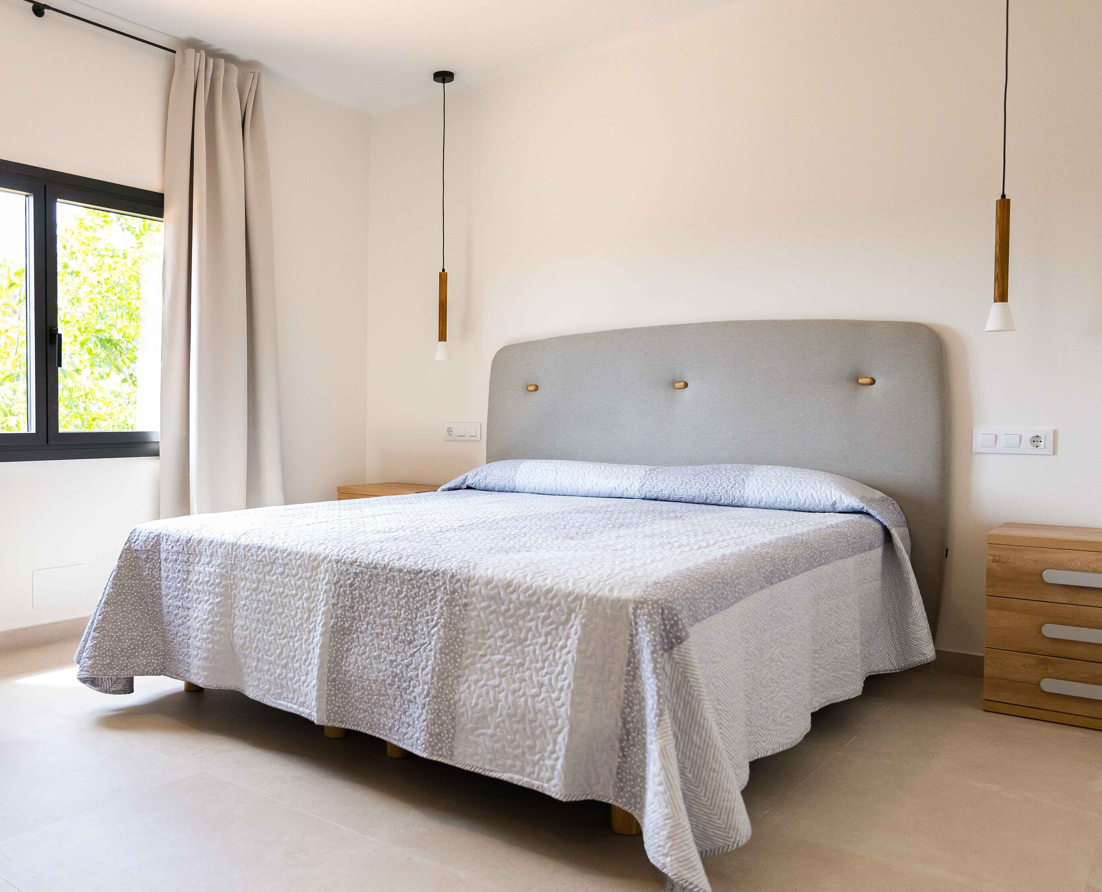 6 slaapkamers, een strijkplank/strijkijzer, wifi, beddengoed