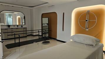 Artículos del minibar gratis y caja de seguridad en la habitación