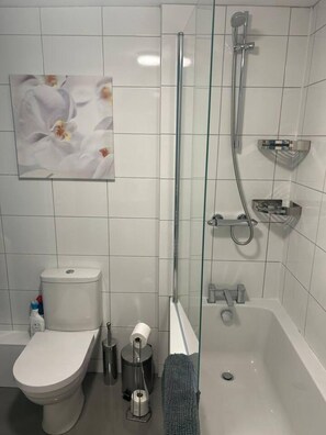 Bathroom - Immaculate 1-bed House in Newtown, Disley (Stockport)