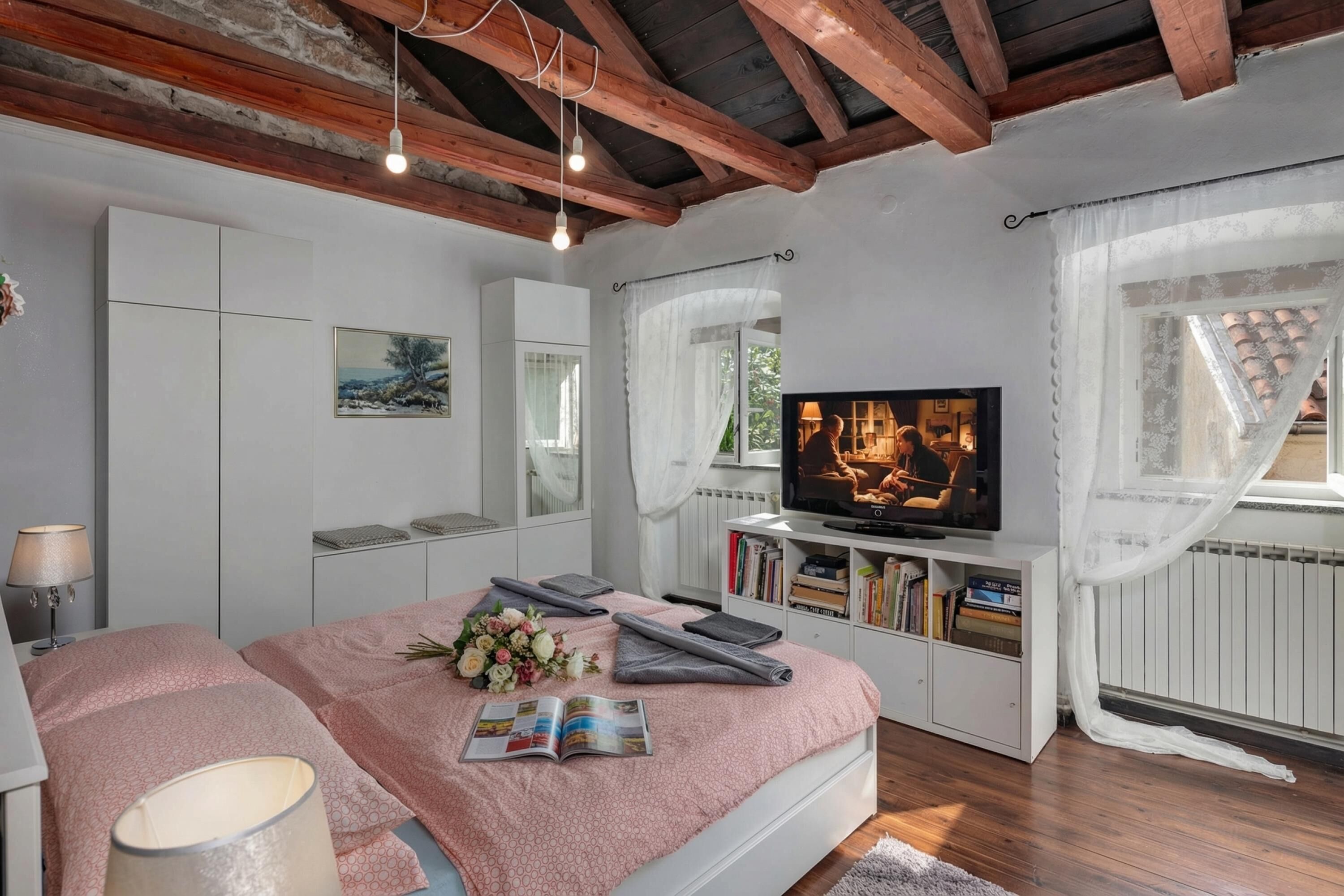 3 bedrooms, free WiFi, bed sheets