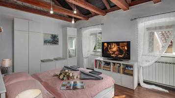 3 bedrooms, free WiFi, bed sheets