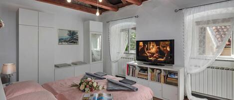 3 bedrooms, free WiFi, bed sheets