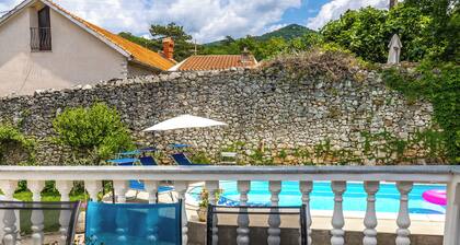 Holiday Home Meja Private Pool