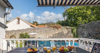 Meja Stone House With Pool