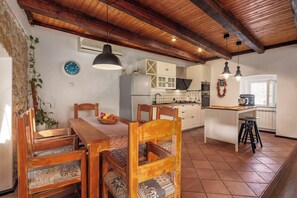 Dining - Holiday Home Meja Private Pool (Bakar)