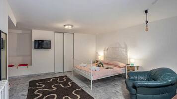 3 bedrooms, free WiFi, bed sheets