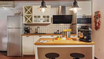 Fridge, microwave, oven, stovetop