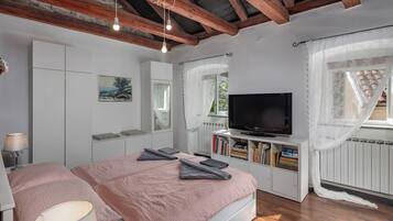 3 bedrooms, free WiFi, bed sheets