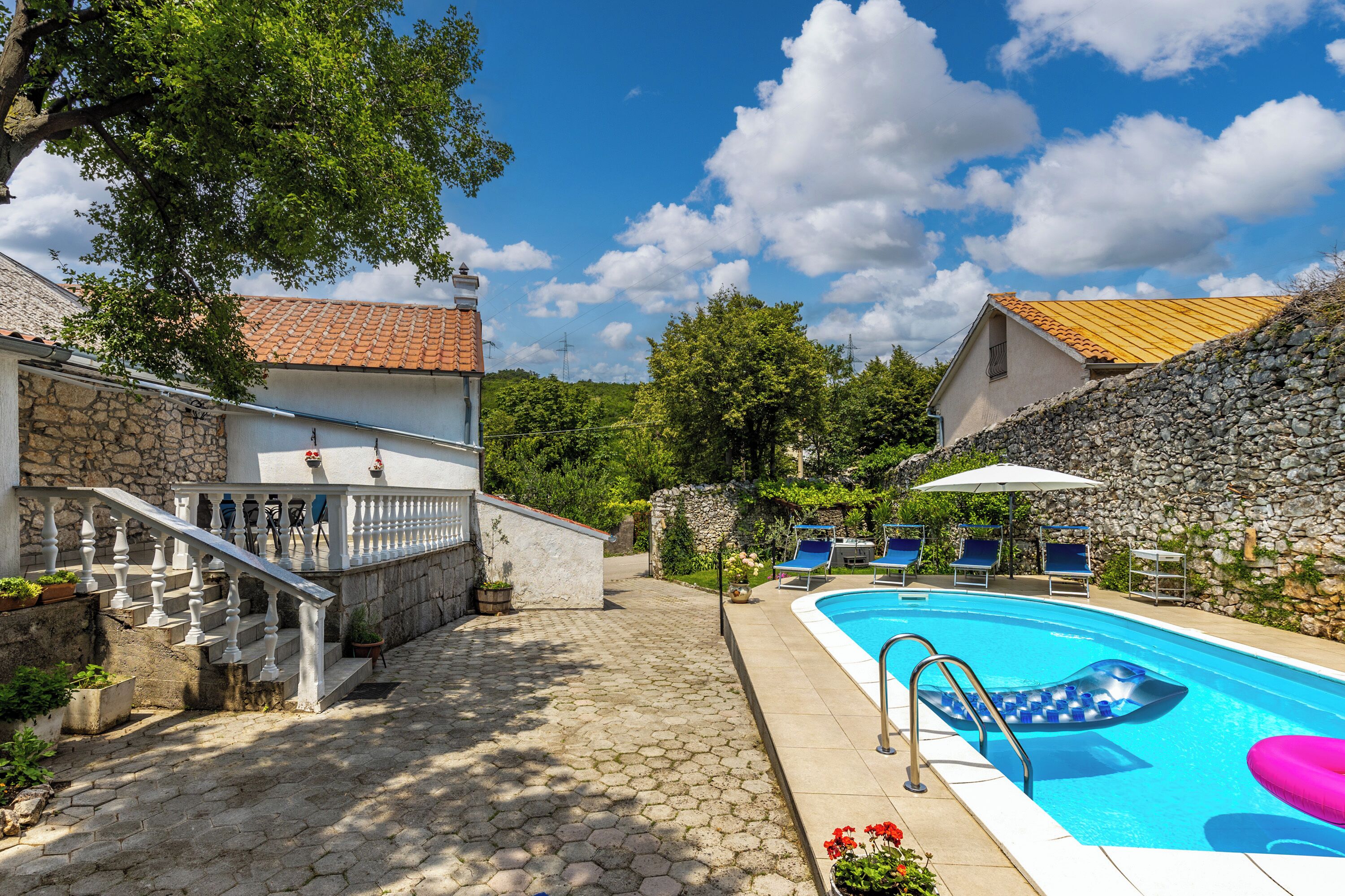 حمّام سباحة خارجي