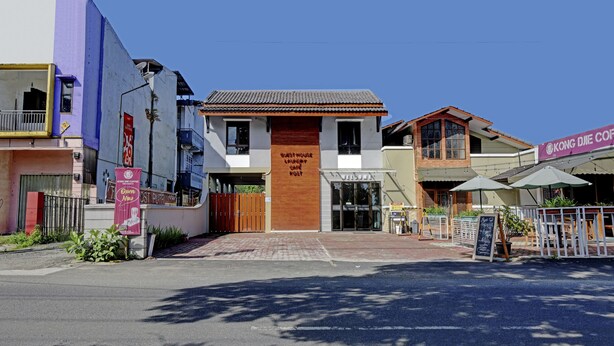 A building with a sign for 'Guesthouse Laundry Safe Rest'.