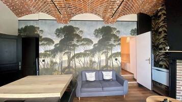 Cheminée, table de tennis de table, chaîne hi-fi