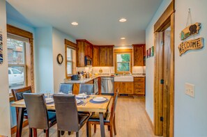 Dining - Boundary Basecamp Unit A | Walk to Yellowstone (West Yellowstone)