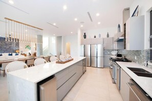 Mikroaaltouuni, uuni, liesi, astianpesukone