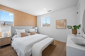 3 habitaciones, tabla de planchar con plancha y cuna de viaje