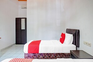 Standard Double Room | Desk, free WiFi, bed sheets