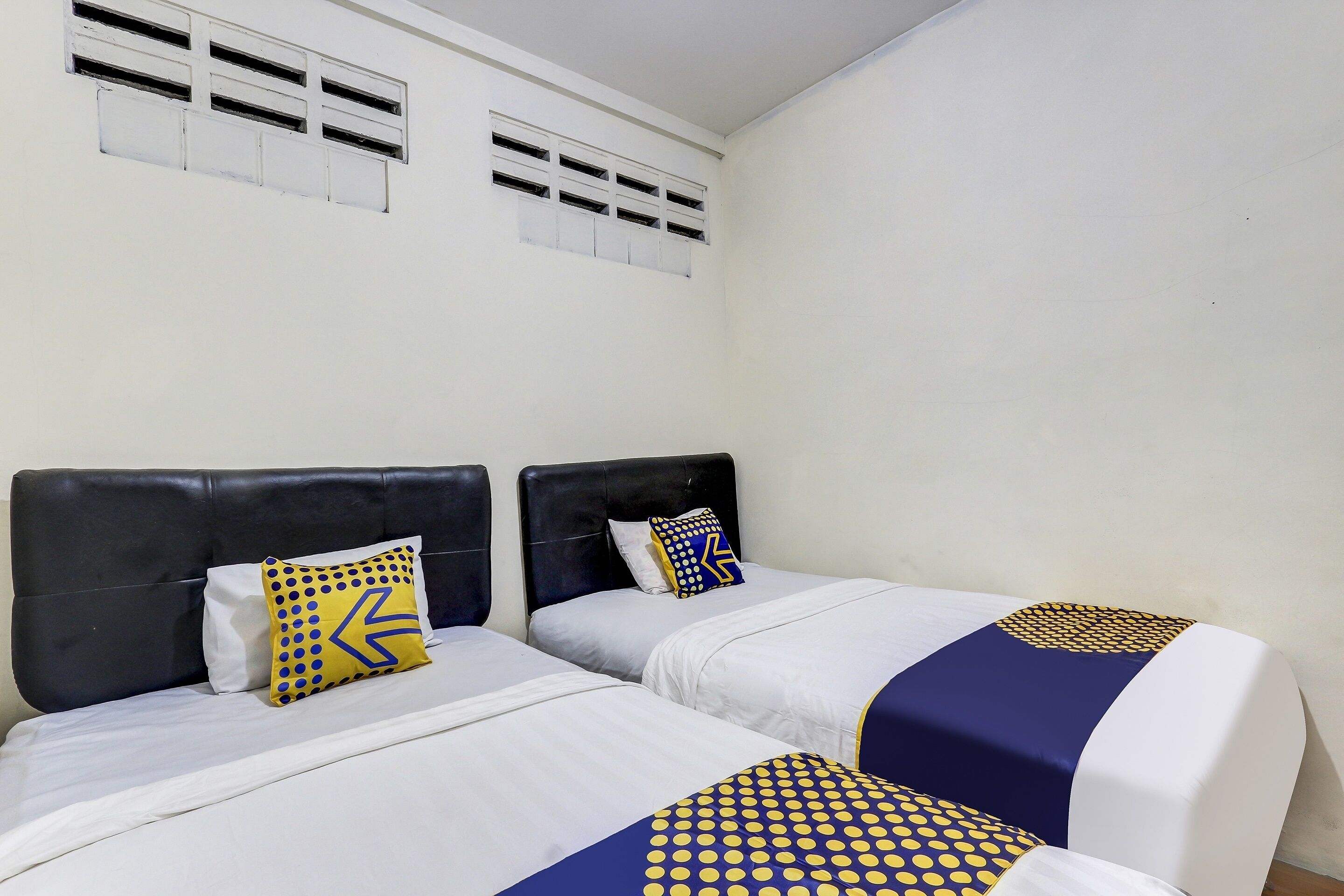 Basic Double Room | Laptop workspace, free WiFi, bed sheets