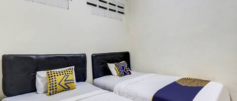 Basic Double Room | Laptop workspace, free WiFi, bed sheets