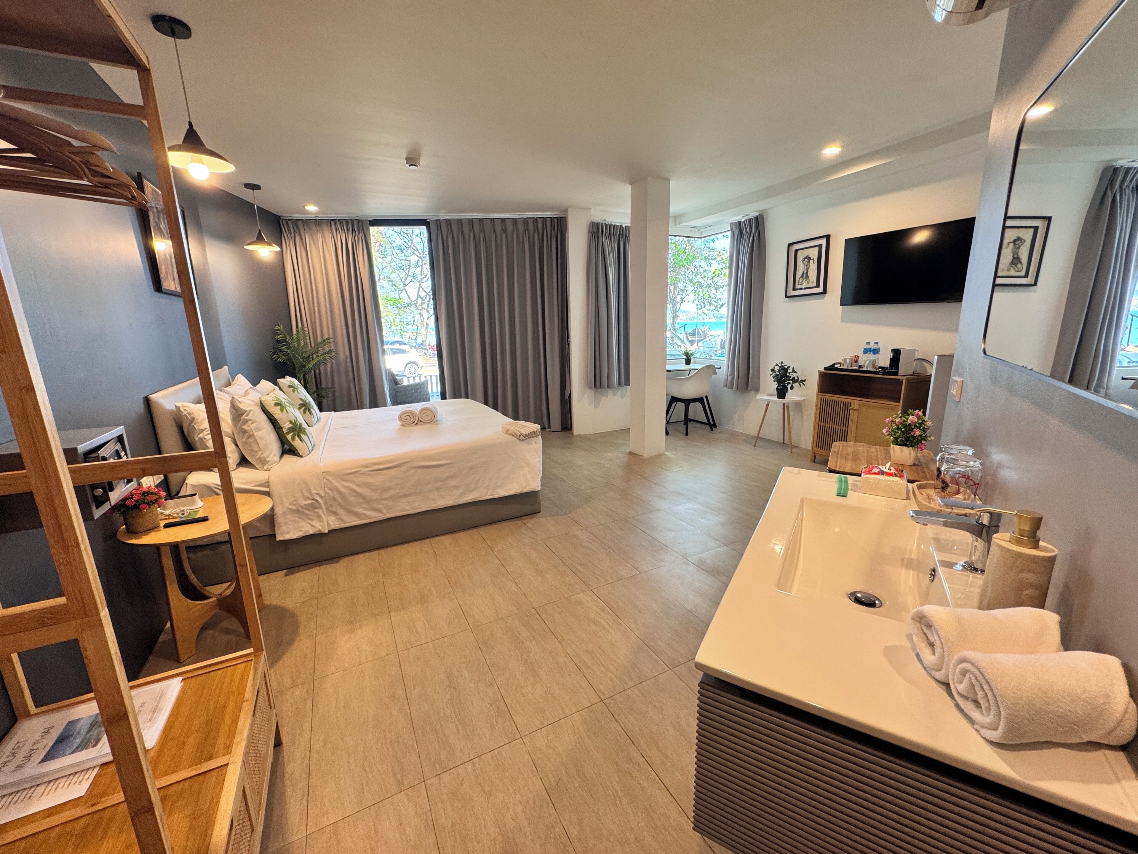 Free WiFi, bed sheets