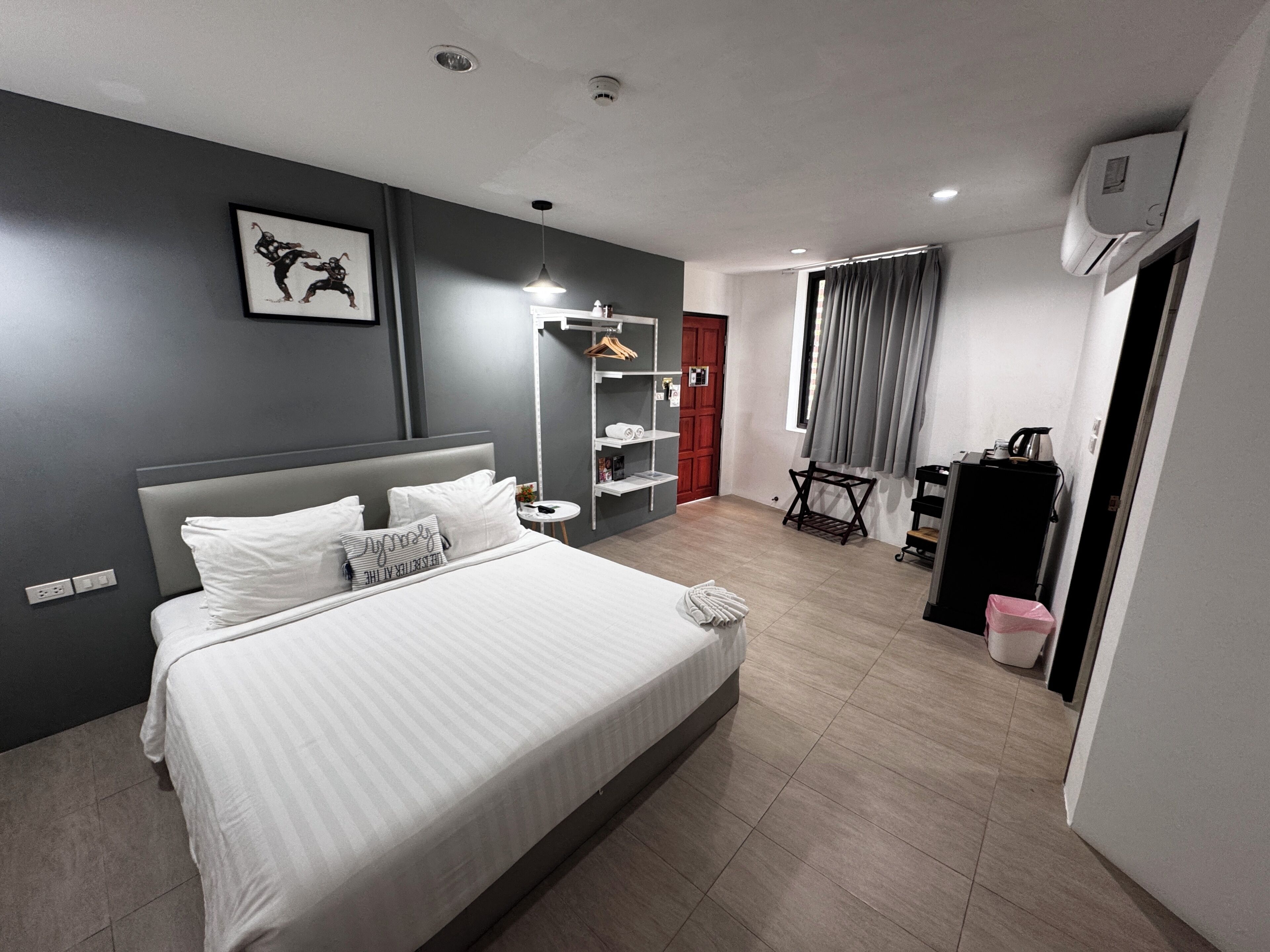 Standard King Room | Free WiFi, bed sheets