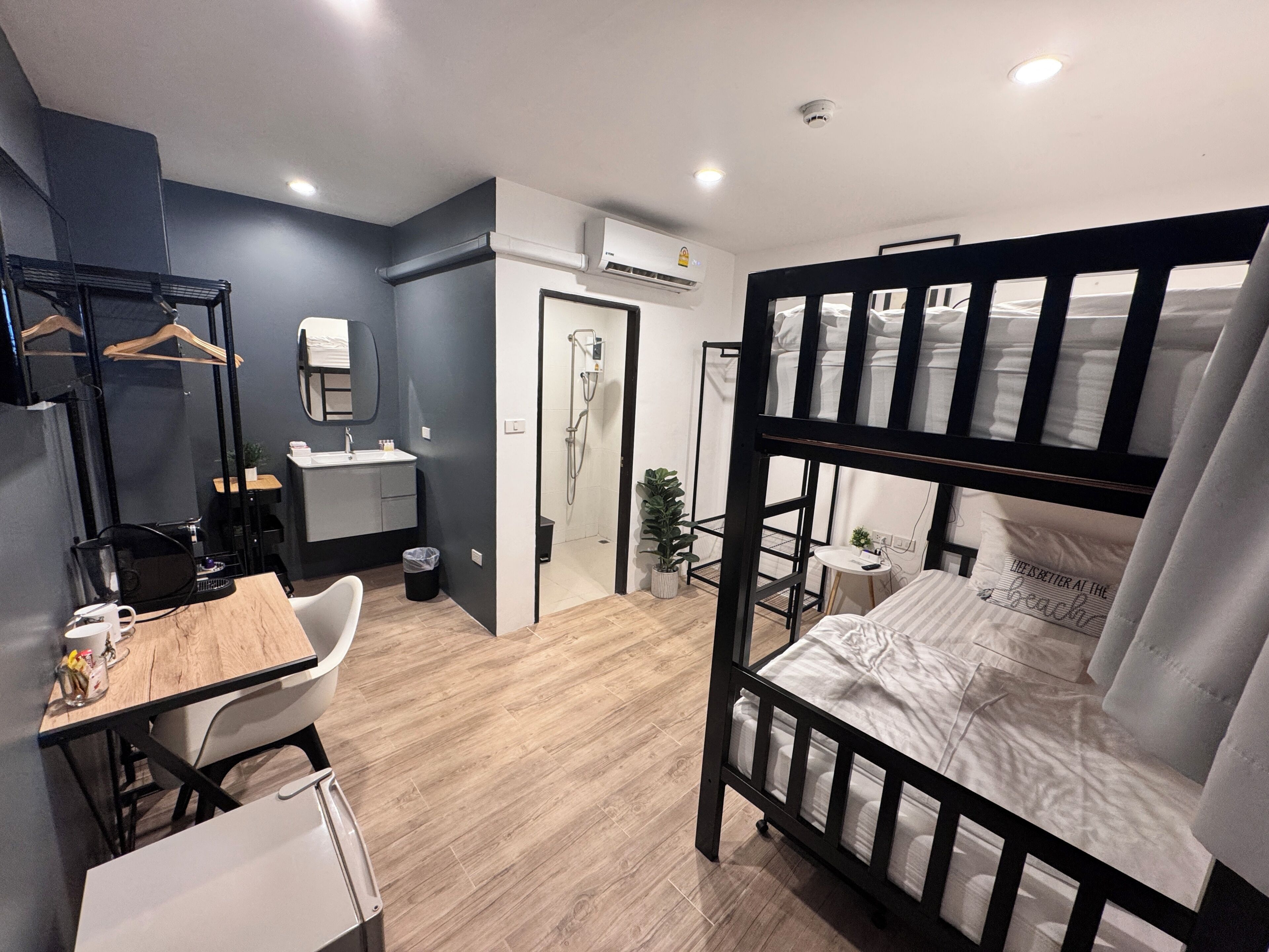 Free WiFi, bed sheets