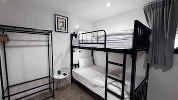 Standard Twin Room, 1 Bedroom, Ensuite | Free WiFi, bed sheets