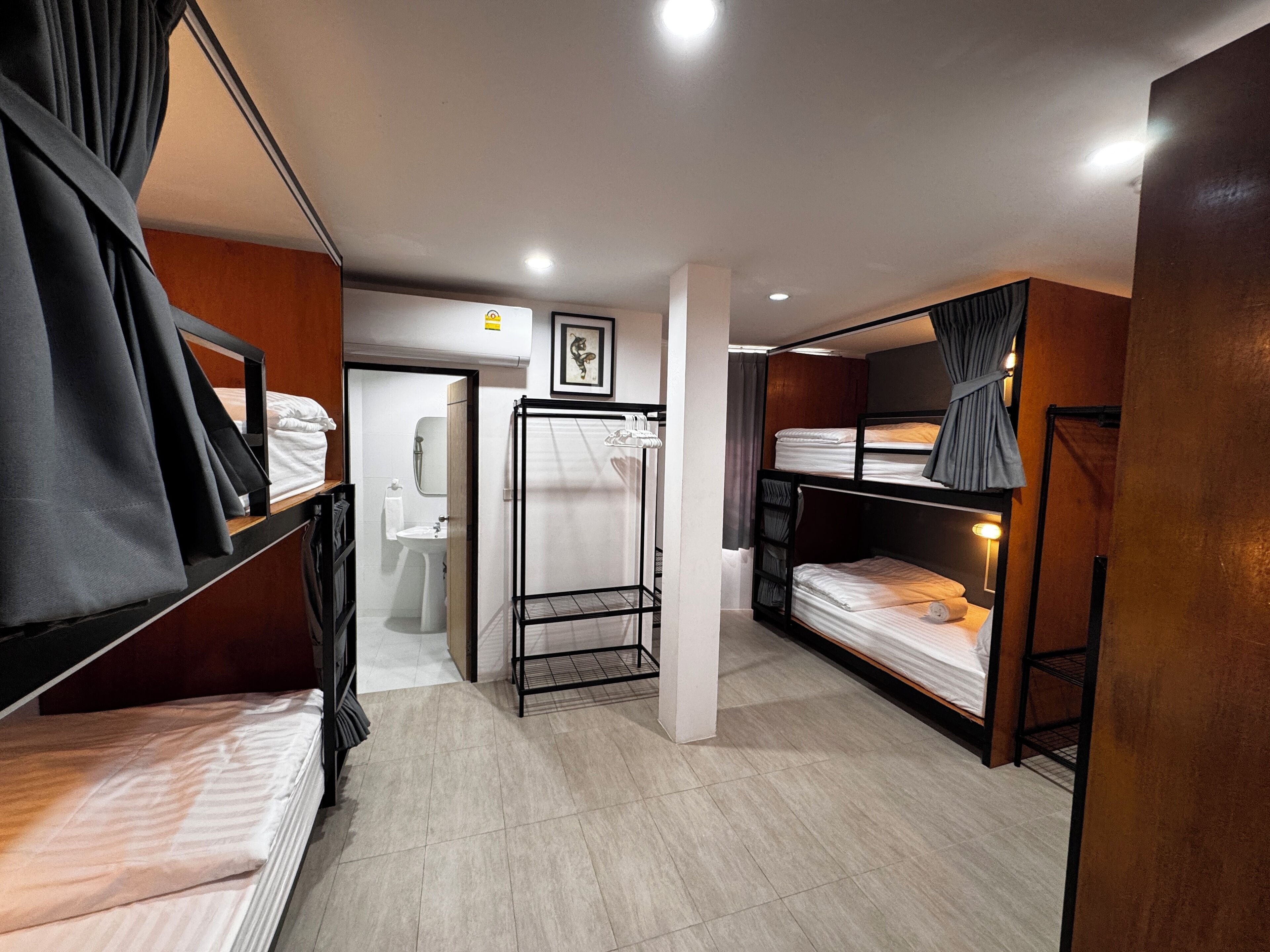 Free WiFi, bed sheets