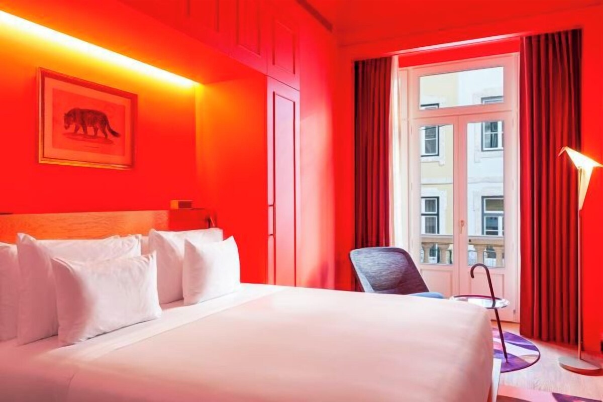 Premium bedding, down duvets, minibar, in-room safe