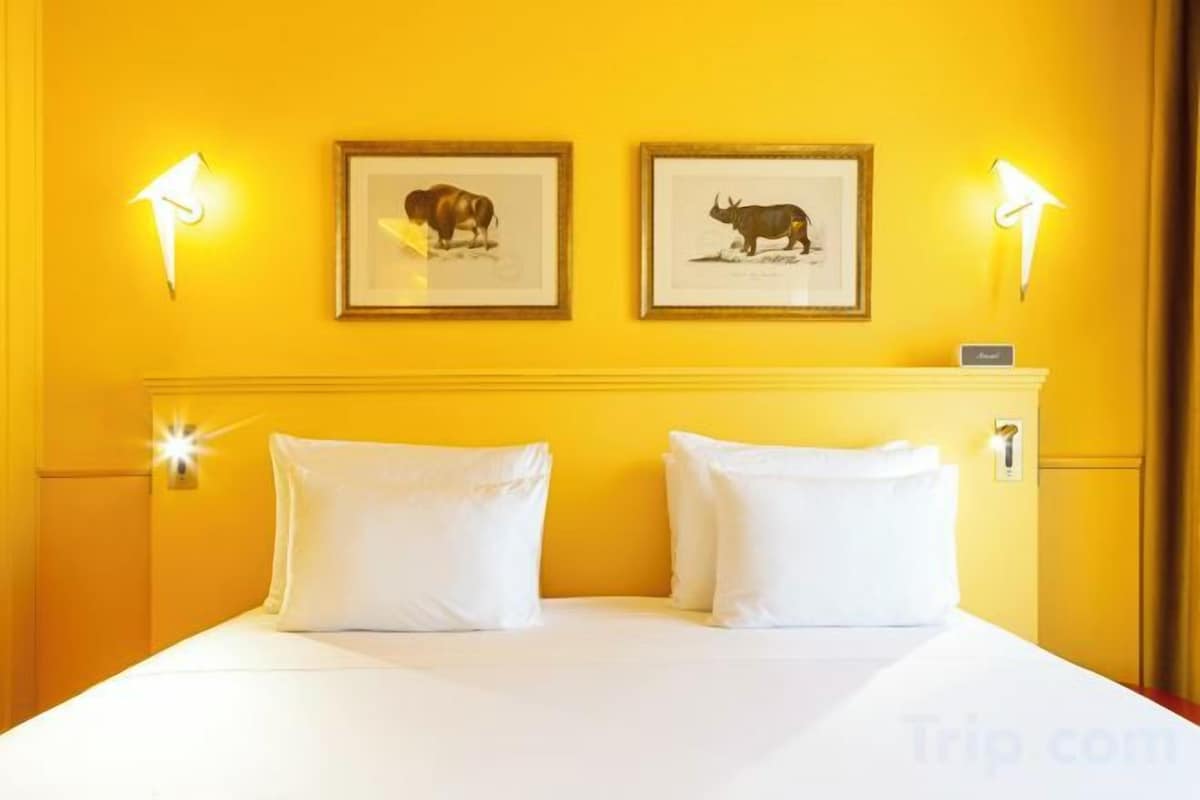 Premium bedding, down duvets, minibar, in-room safe