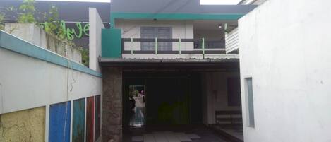 Façana frontal de l'allotjament