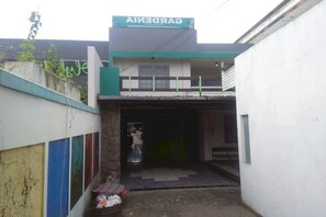 Front of property - Hotel O Gardenia Boarding House (Purwokerto)
