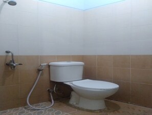 Basic Double Room | Bathroom