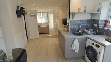 House | Private kitchen | Fridge, microwave, oven, stovetop