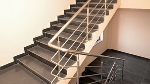 تلفزيون بشاشة مسطحة