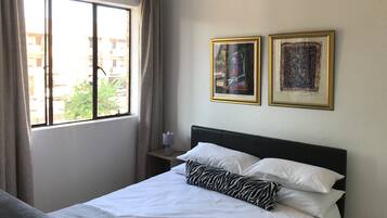 1 bedroom, desk, iron/ironing board, WiFi