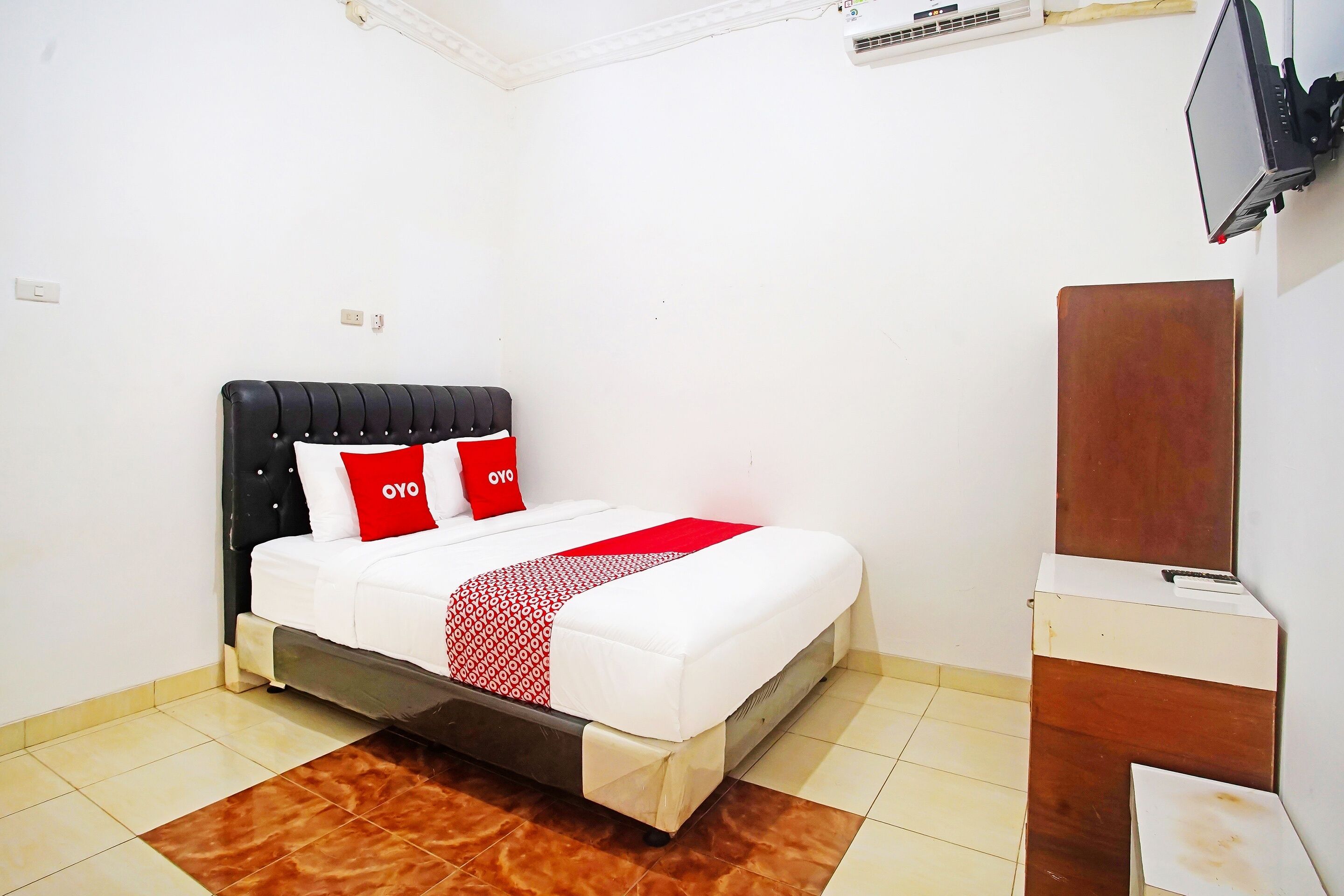 Deluxe Double Room | Laptop workspace, free WiFi, bed sheets
