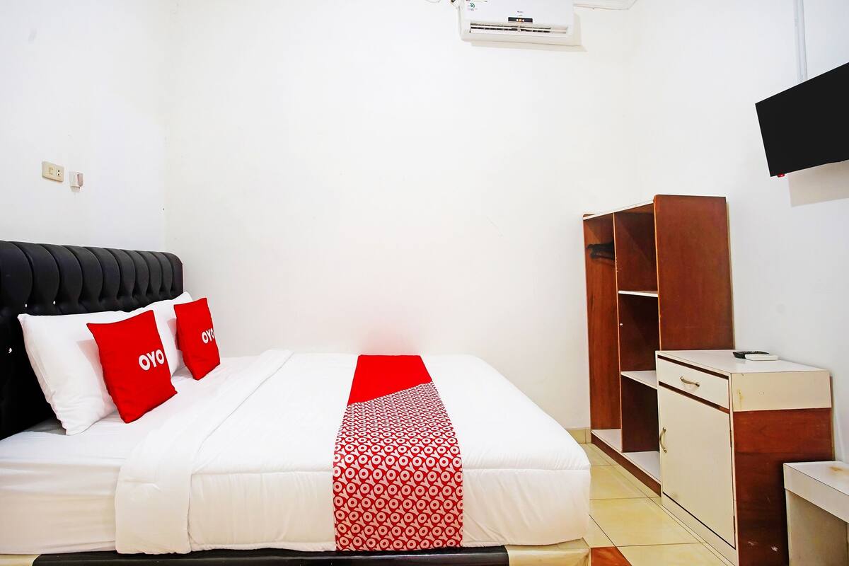 Deluxe Double Room | Laptop workspace, free WiFi, bed sheets